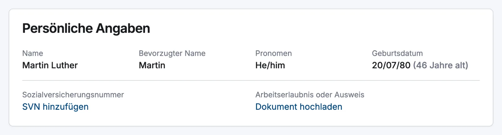 Die Karte „Persönliche Angaben“ im Tab „Persönlich“ eines Mitarbeiters mit Name, bevorzugtem Namen, Pronomen, Geburtsdatum, Sozialversicherungsnummer und Arbeitserlaubnis oder Ausweis