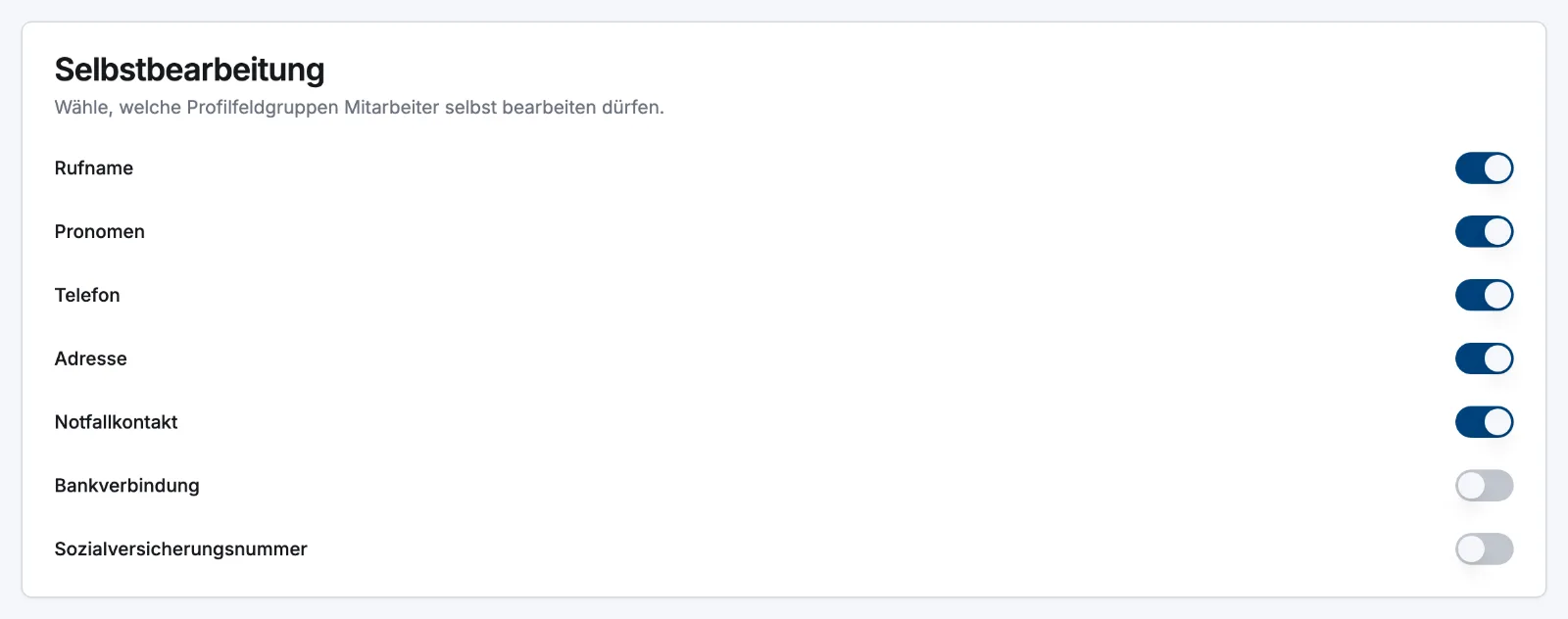 Die Karte „Selbstbearbeitung“ in den Personen-Einstellungen mit einem Schalter für jede Profilfeldgruppe