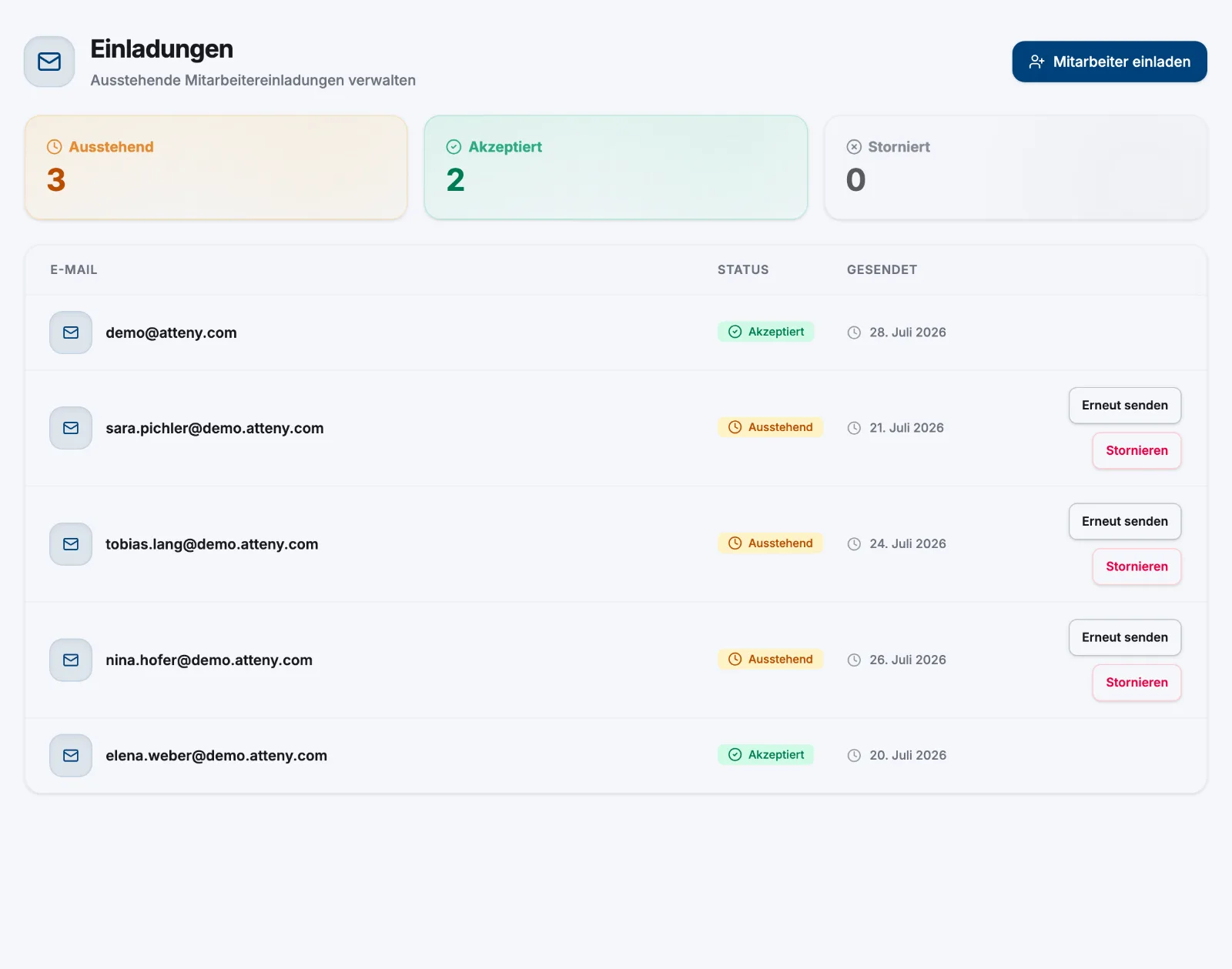 Einstellungen → Einladungen mit den Zählern für Ausstehend, Akzeptiert und Storniert und einer Liste der Einladungen mit Status-Badges