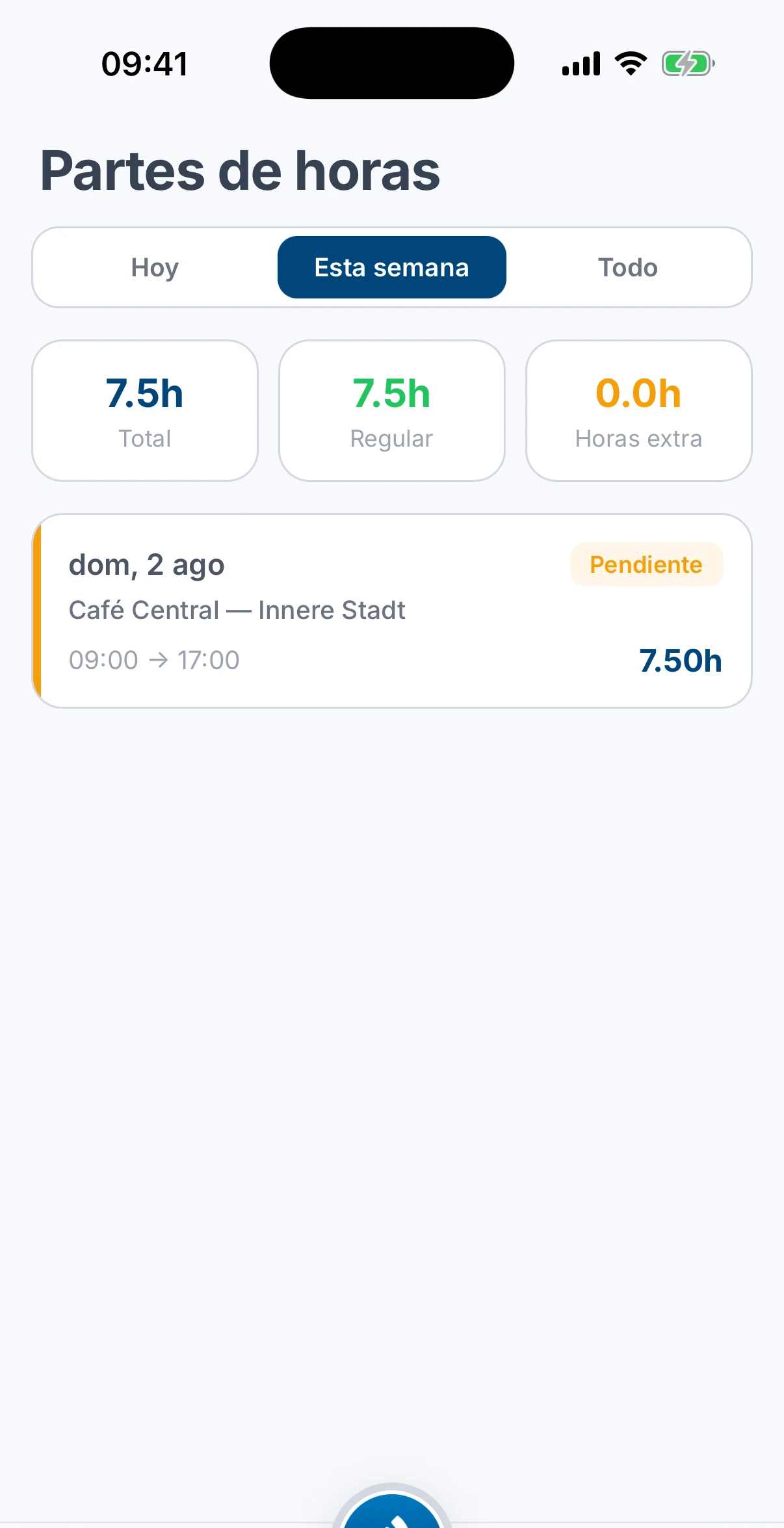 La pestaña Registros de horas con los totales Total, Regular y Horas extra sobre una entrada pendiente con su local, horas y fichajes de entrada y salida